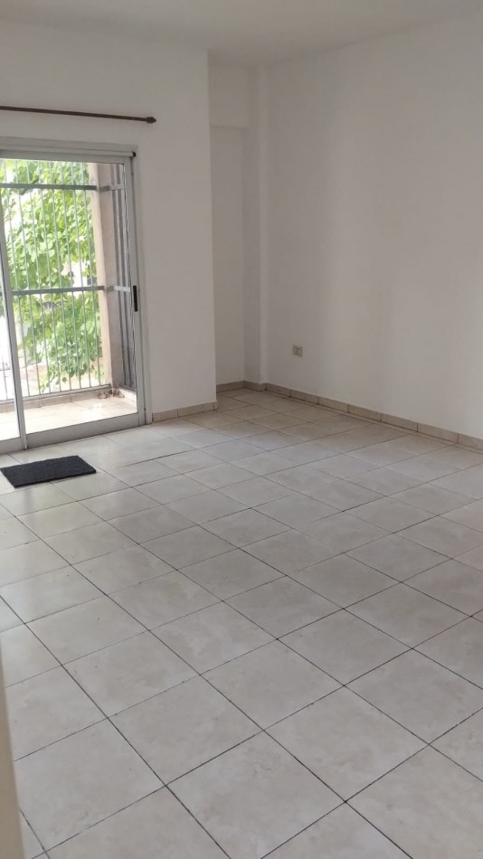 Departamento en alquiler dos dormitorios al frente 