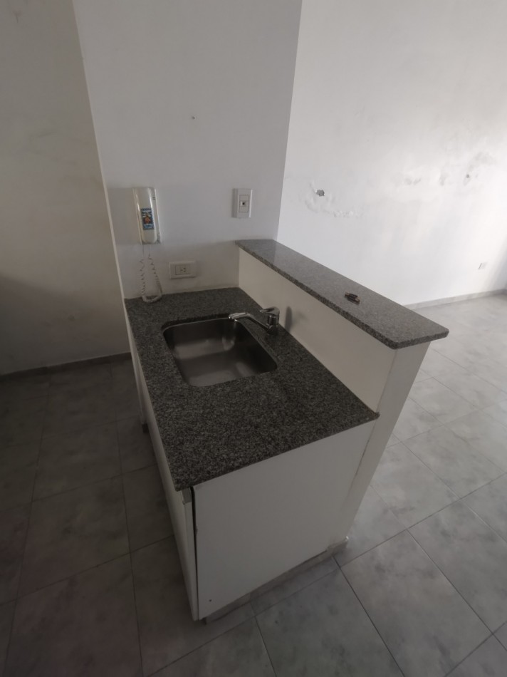Departamento de un dormitorio en Alquiler al frente 