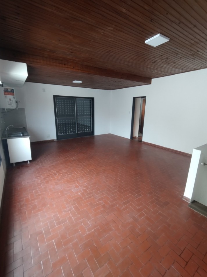 Departamento en Alquiler en planta alta unico sin expensas en Tolosa La Plata