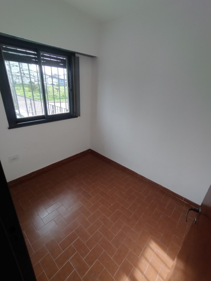 Departamento en Alquiler en planta alta unico sin expensas en Tolosa La Plata