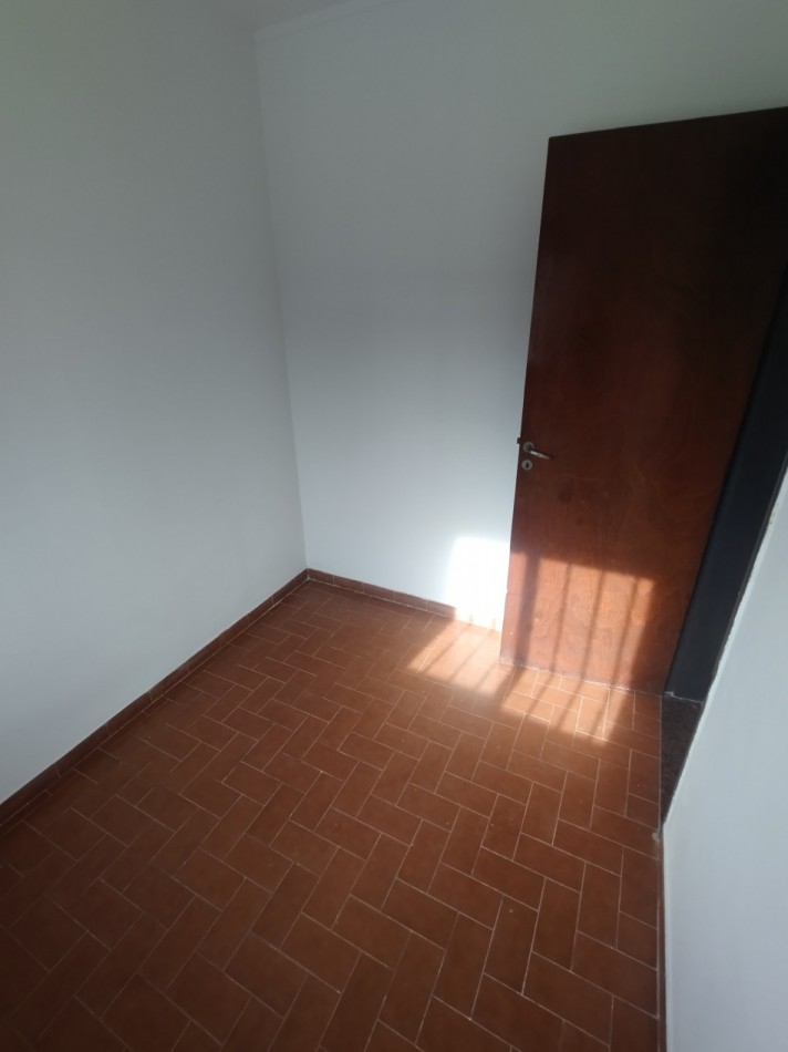 Departamento en Alquiler en planta alta unico sin expensas en Tolosa La Plata