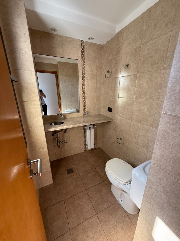 37 e/ 12 y 13 - Depto 2 dorm con cochera descubierta- Barrio Norte