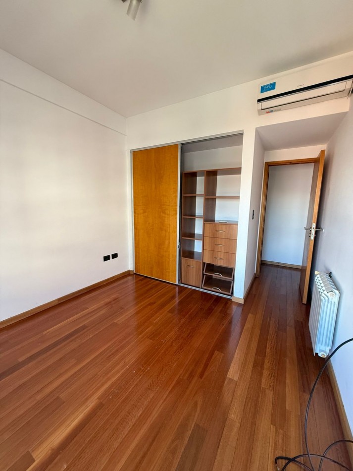 37 e/ 12 y 13 - Depto 2 dorm con cochera descubierta- Barrio Norte
