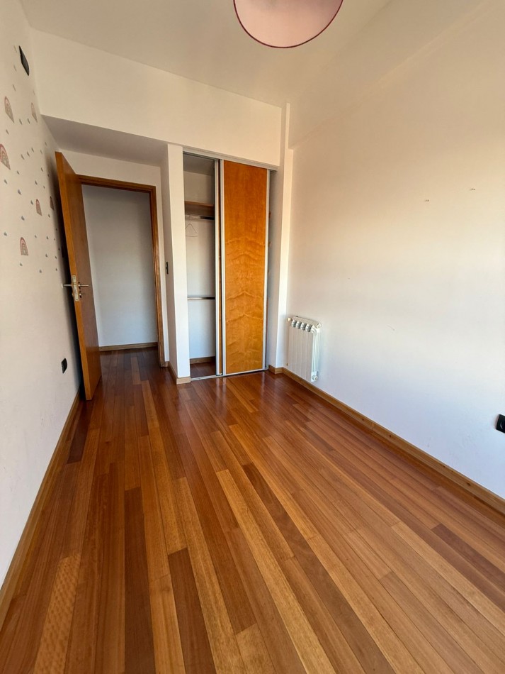 37 e/ 12 y 13 - Depto 2 dorm con cochera descubierta- Barrio Norte