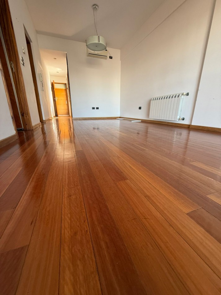 37 e/ 12 y 13 - Depto 2 dorm con cochera descubierta- Barrio Norte