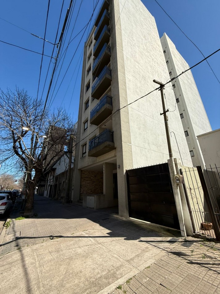 37 e/ 12 y 13 - Depto 2 dorm con cochera descubierta- Barrio Norte