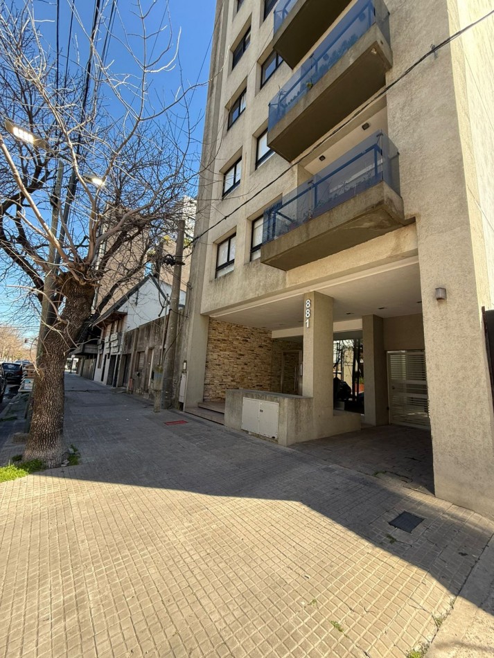 37 e/ 12 y 13 - Depto 2 dorm con cochera descubierta- Barrio Norte